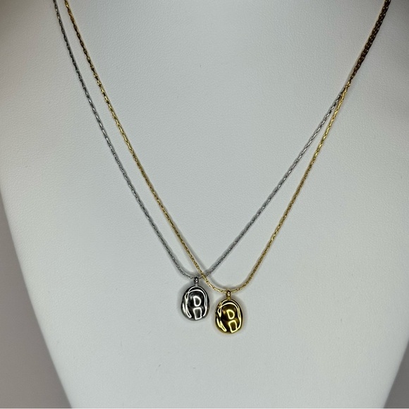 Elegant Gold and Silver Pendant Necklace - Picture 4 of 4